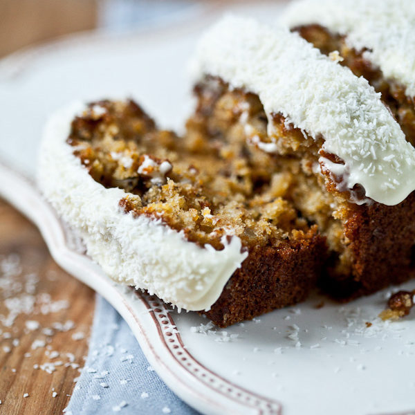 Carrot Cake, ein köstlicher Kuchen mit Möhren, Ananas und Kokosflocken