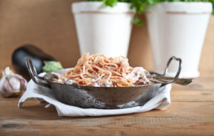 Pasta alla Norma mit Aubergine, Tomaten und Ricotta, ein köstliches italienisches Rezept.